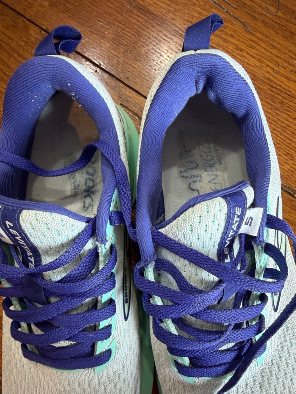Brooks Levitate Running Shoes in Mint Green & Navy - Picture 6 of 7